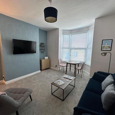 Marine View - Dog Friendly Apartment 500Ft From Beach Bridlington Exterior foto