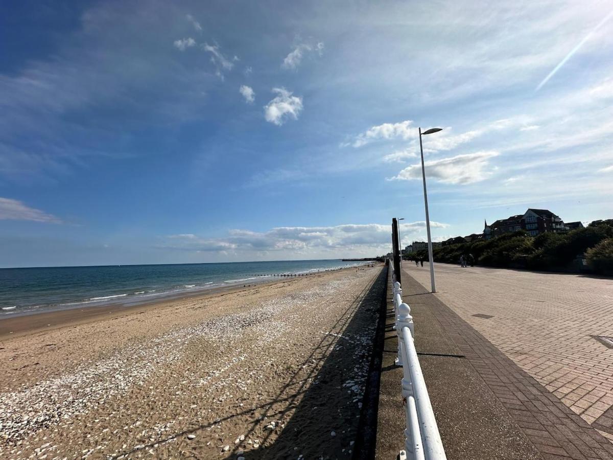 Marine View - Dog Friendly Apartment 500Ft From Beach Bridlington Exterior foto