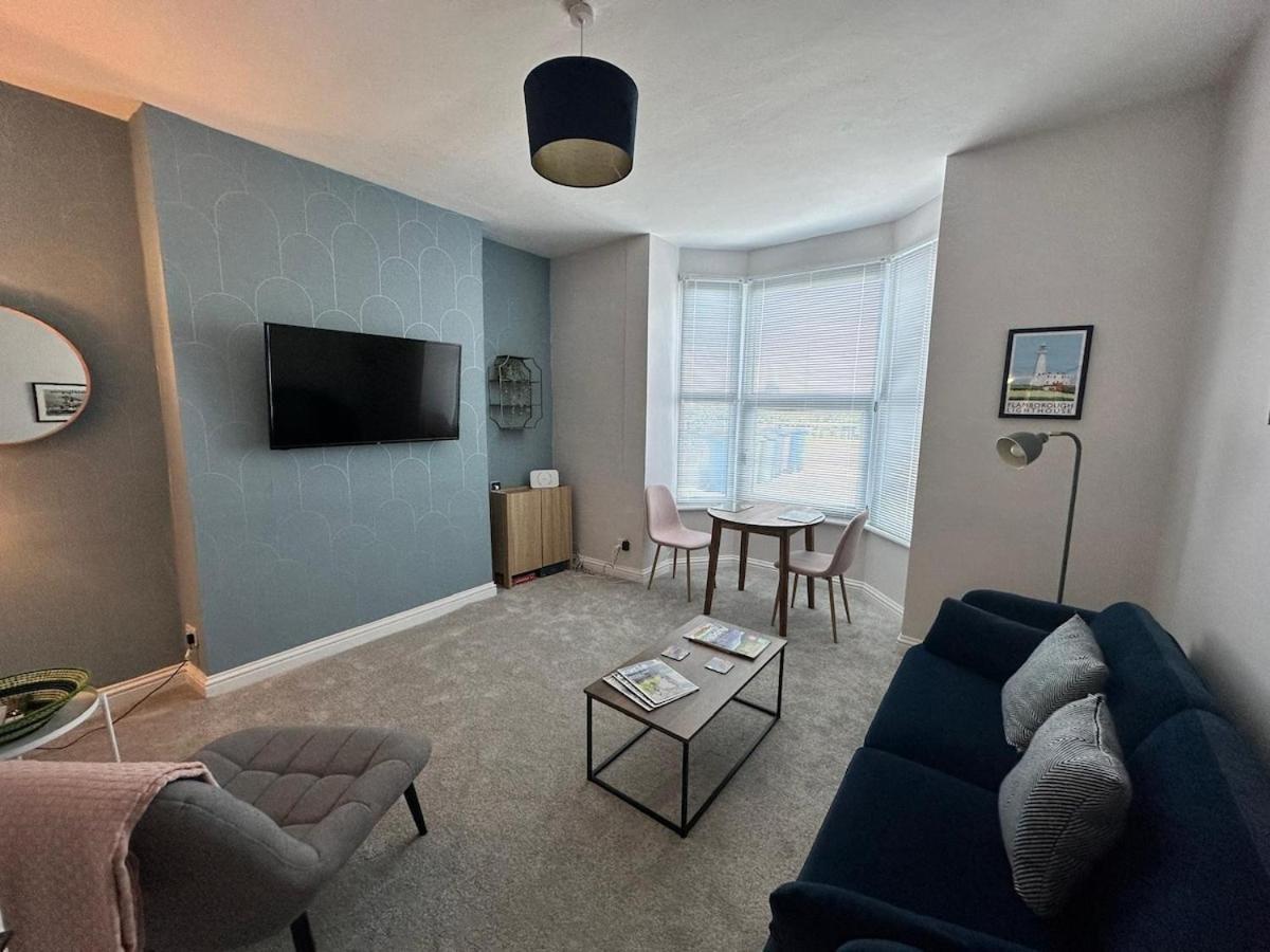 Marine View - Dog Friendly Apartment 500Ft From Beach Bridlington Exterior foto
